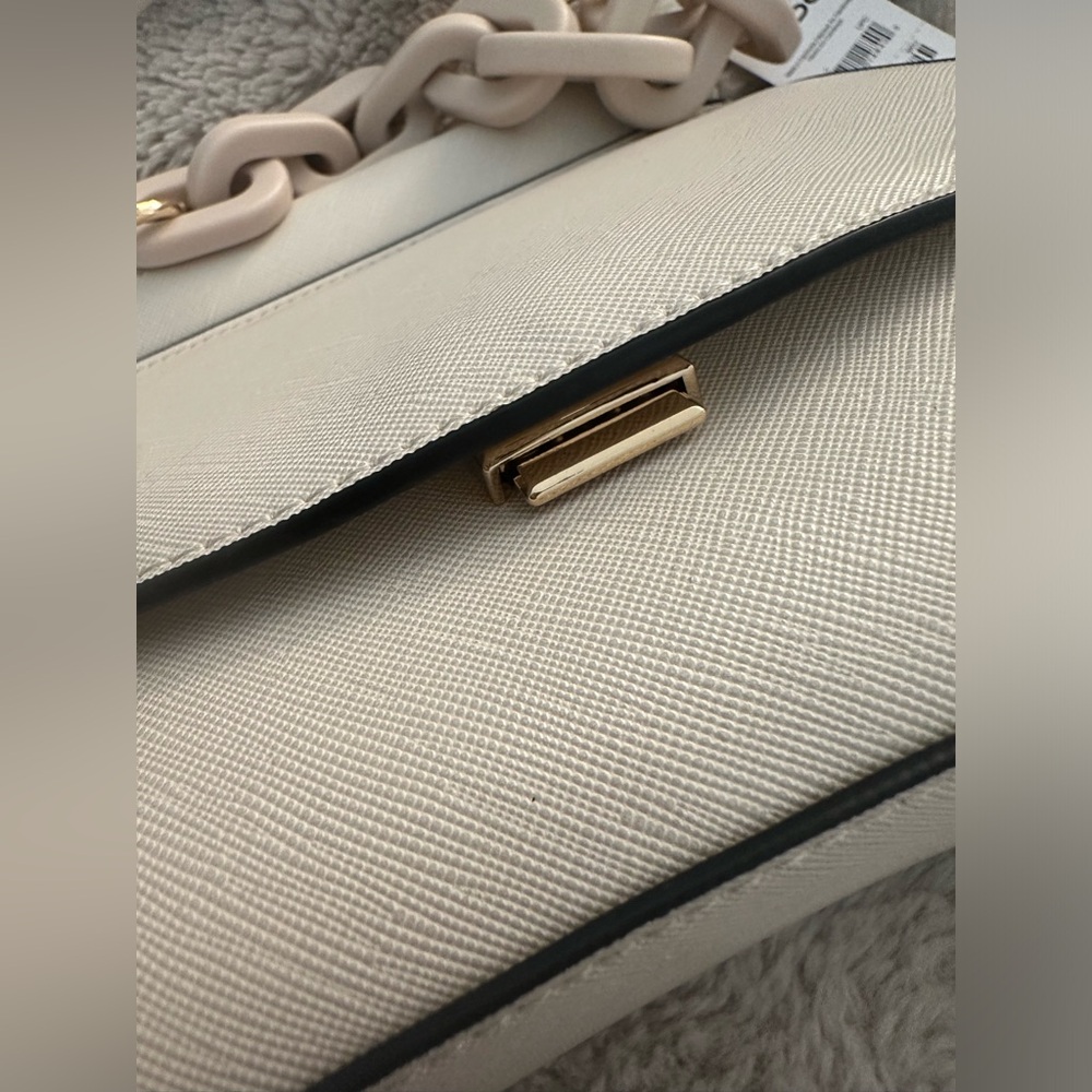 ALDO ERERRABAENN Beige Cream Crossbody bag with Top Handle & Acrylic Link Chain - Picture 5 of 12